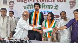 कांग्रेस में शामिल हुए पूर्व IAS राकेश वर्मा, अभिनेत्री जारा खान ने भी थामा ‘हाथ’