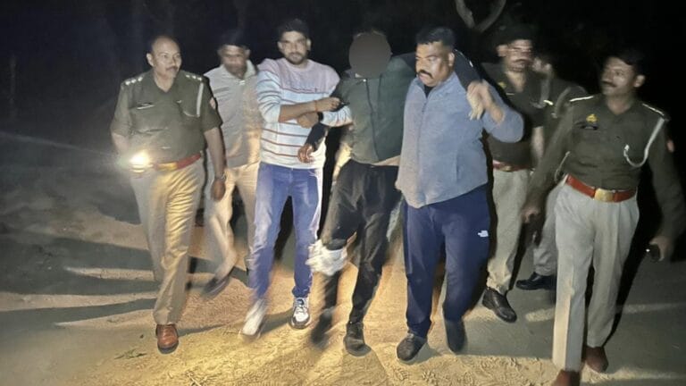 दोस्तों ने की थी पत्नी पर अश्लील कमेंट, पति ने घोंट दिया दोनों का गला